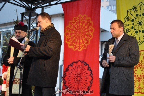 Wigilia Miejska: Prezydent i radni przełamali się opłatkiem z ostrołęczanami [17.XII.2011] - zdjęcie #30 - eOstroleka.pl
