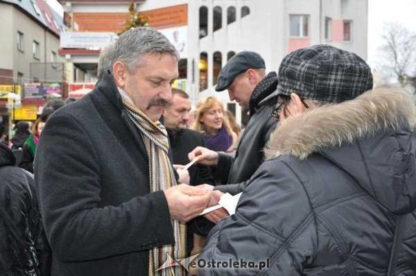 Wigilia Miejska: Prezydent i radni przełamali się opłatkiem z ostrołęczanami [17.XII.2011] - zdjęcie #35 - eOstroleka.pl