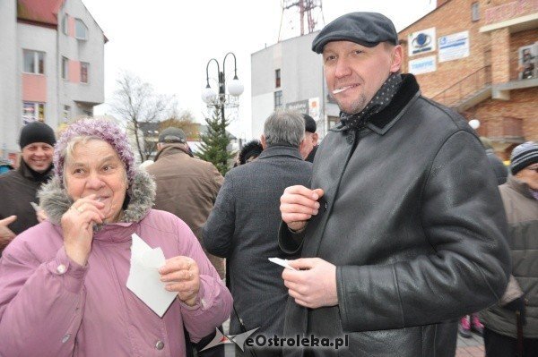 Wigilia Miejska: Prezydent i radni przełamali się opłatkiem z ostrołęczanami [17.XII.2011] - zdjęcie #40 - eOstroleka.pl