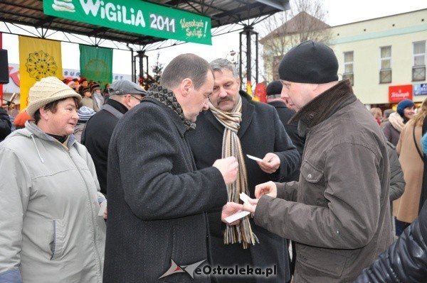 Wigilia Miejska: Prezydent i radni przełamali się opłatkiem z ostrołęczanami [17.XII.2011] - zdjęcie #42 - eOstroleka.pl