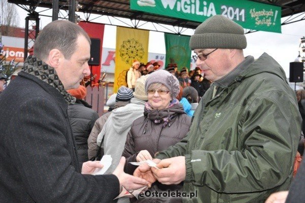 Wigilia Miejska: Prezydent i radni przełamali się opłatkiem z ostrołęczanami [17.XII.2011] - zdjęcie #45 - eOstroleka.pl