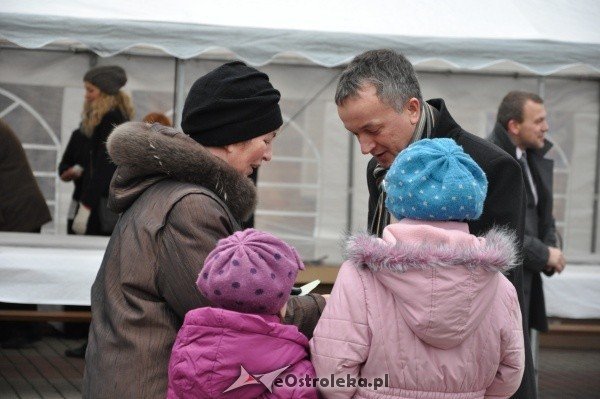 Wigilia Miejska: Prezydent i radni przełamali się opłatkiem z ostrołęczanami [17.XII.2011] - zdjęcie #51 - eOstroleka.pl