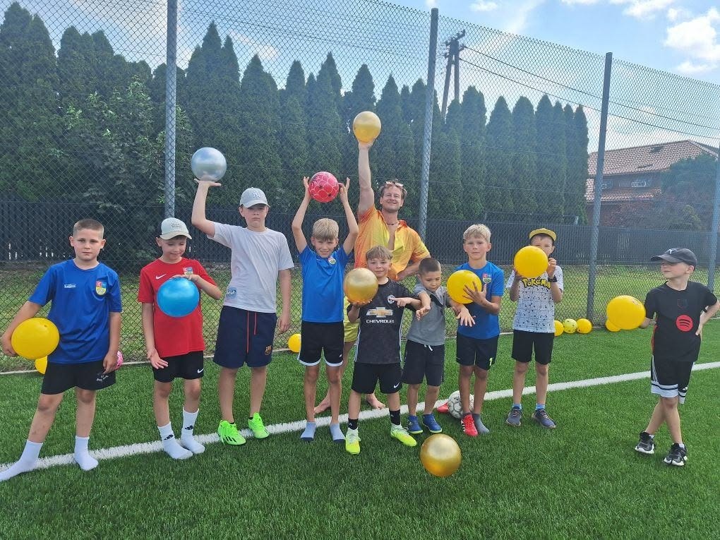 Międzypokoleniowe ćwiczenia w Troszynie. Tak wyglądał kolejny Aktywny Orlik! [23.07.2026] - zdjęcie #11 - eOstroleka.pl