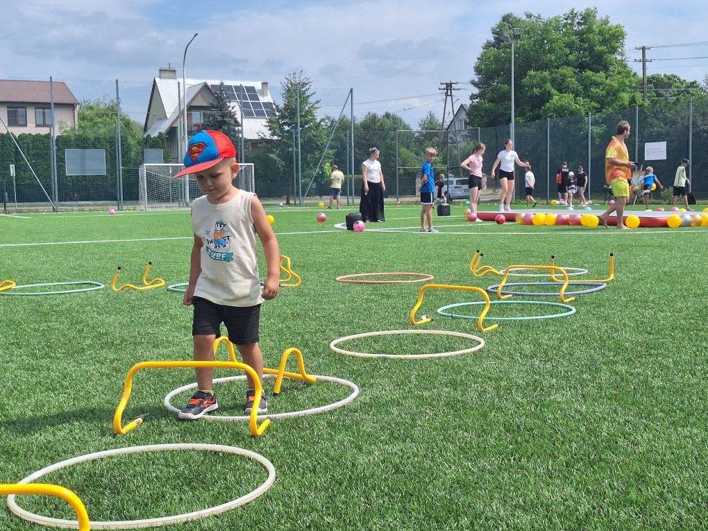 Międzypokoleniowe ćwiczenia w Troszynie. Tak wyglądał kolejny Aktywny Orlik! [23.07.2026] - zdjęcie #9 - eOstroleka.pl
