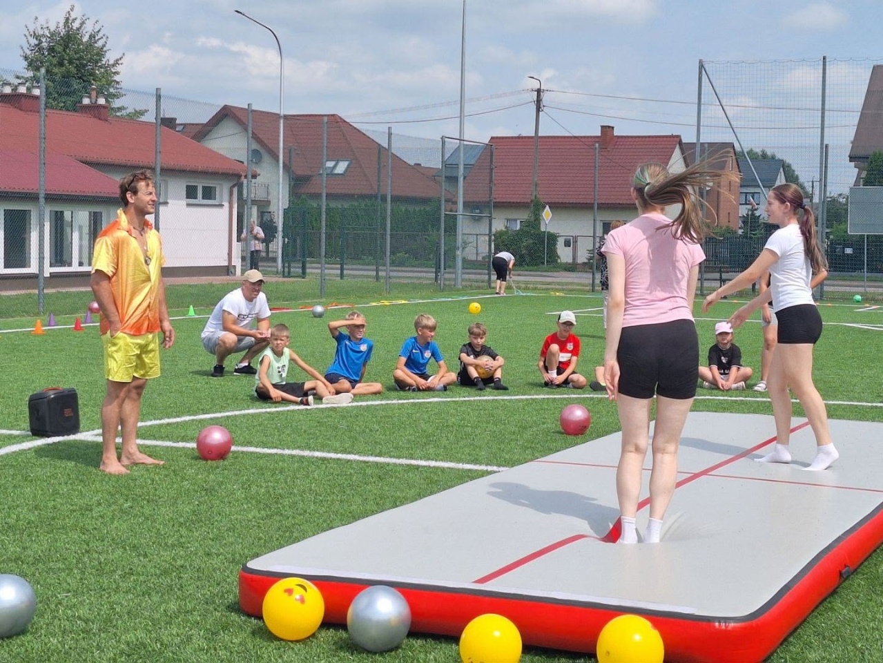 Międzypokoleniowe ćwiczenia w Troszynie. Tak wyglądał kolejny Aktywny Orlik! [23.07.2026] - zdjęcie #5 - eOstroleka.pl