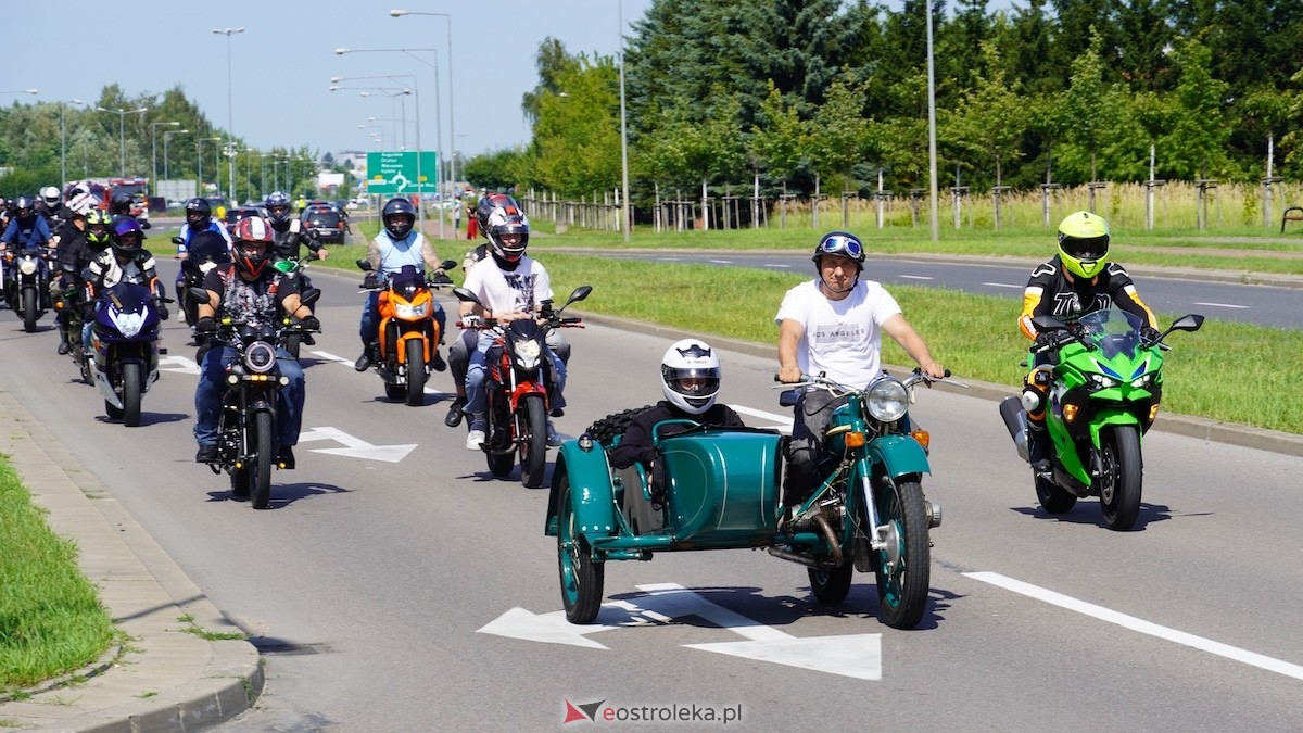 Parada samochodowa ulicami Ostrołęki [26.07.2026] - zdjęcie #14 - eOstroleka.pl