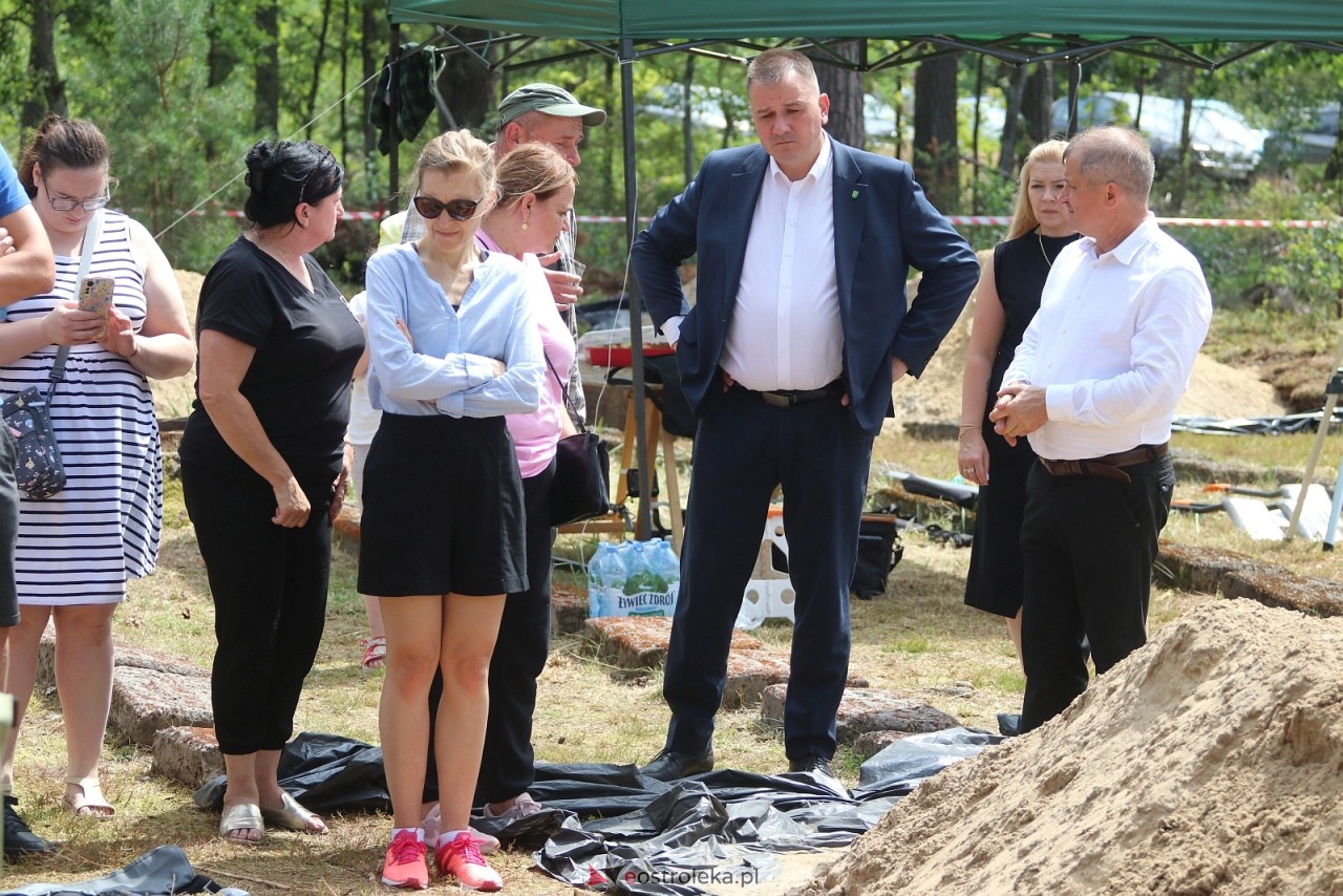 Renowacja cmentarza w Ramionach [26.07.2026] - zdjęcie #17 - eOstroleka.pl