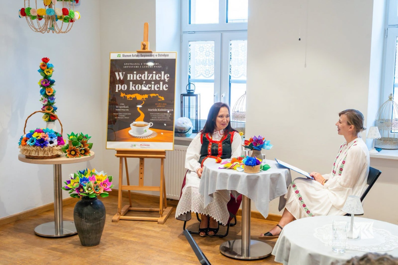 Kolejne spotkanie z cyklu „W niedzielę po kościele”. O kurpiowskiej sztuce opowiedziała Mariola Kuśmierczyk [27.07.2026] - zdjęcie #13 - eOstroleka.pl