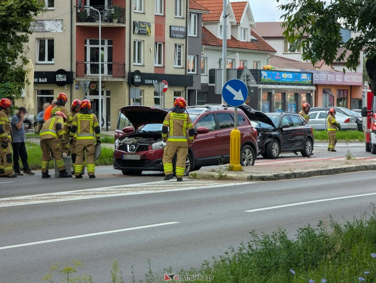Zderzenie dwóch aut przy ul. 11 Listopada w Ostrołęce [27.07.2026] - zdjęcie #9 - eOstroleka.pl
