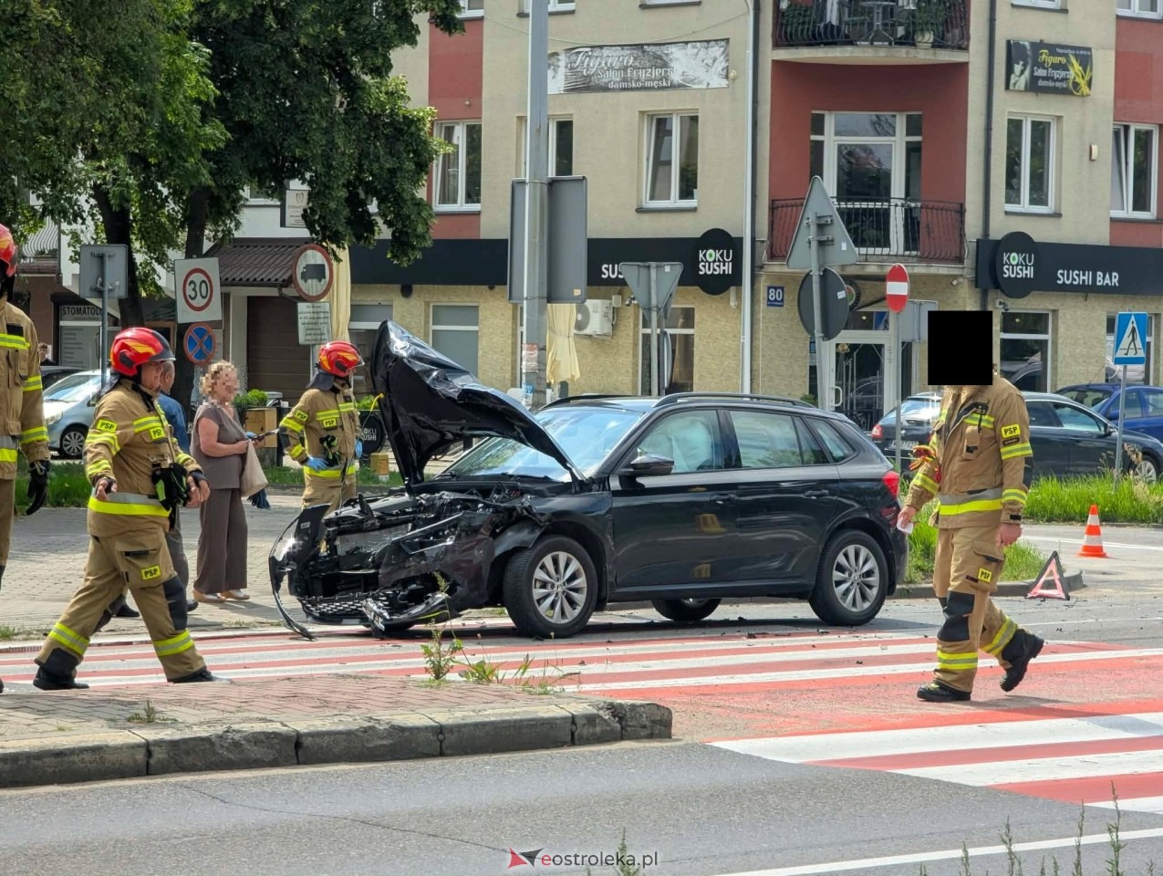 Zderzenie dwóch aut przy ul. 11 Listopada w Ostrołęce [27.07.2026] - zdjęcie #6 - eOstroleka.pl