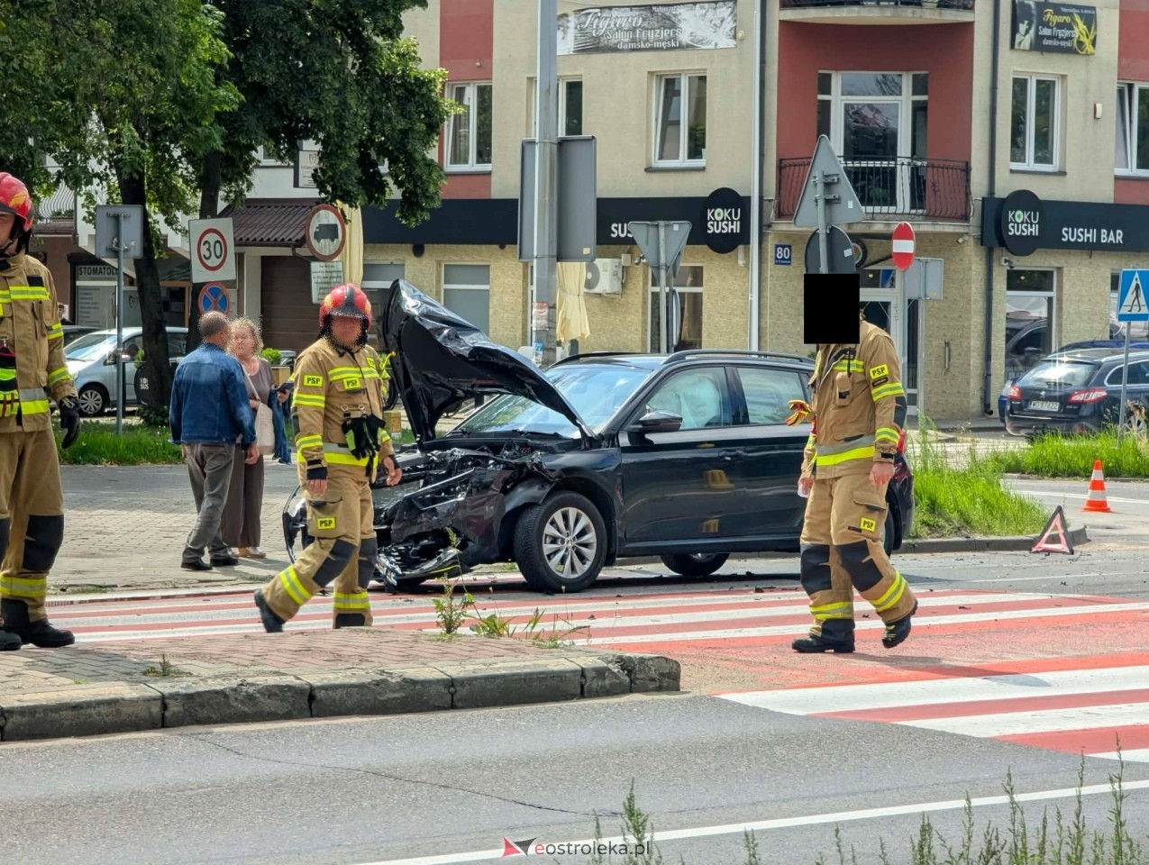 Zderzenie dwóch aut przy ul. 11 Listopada w Ostrołęce [27.07.2026] - zdjęcie #4 - eOstroleka.pl