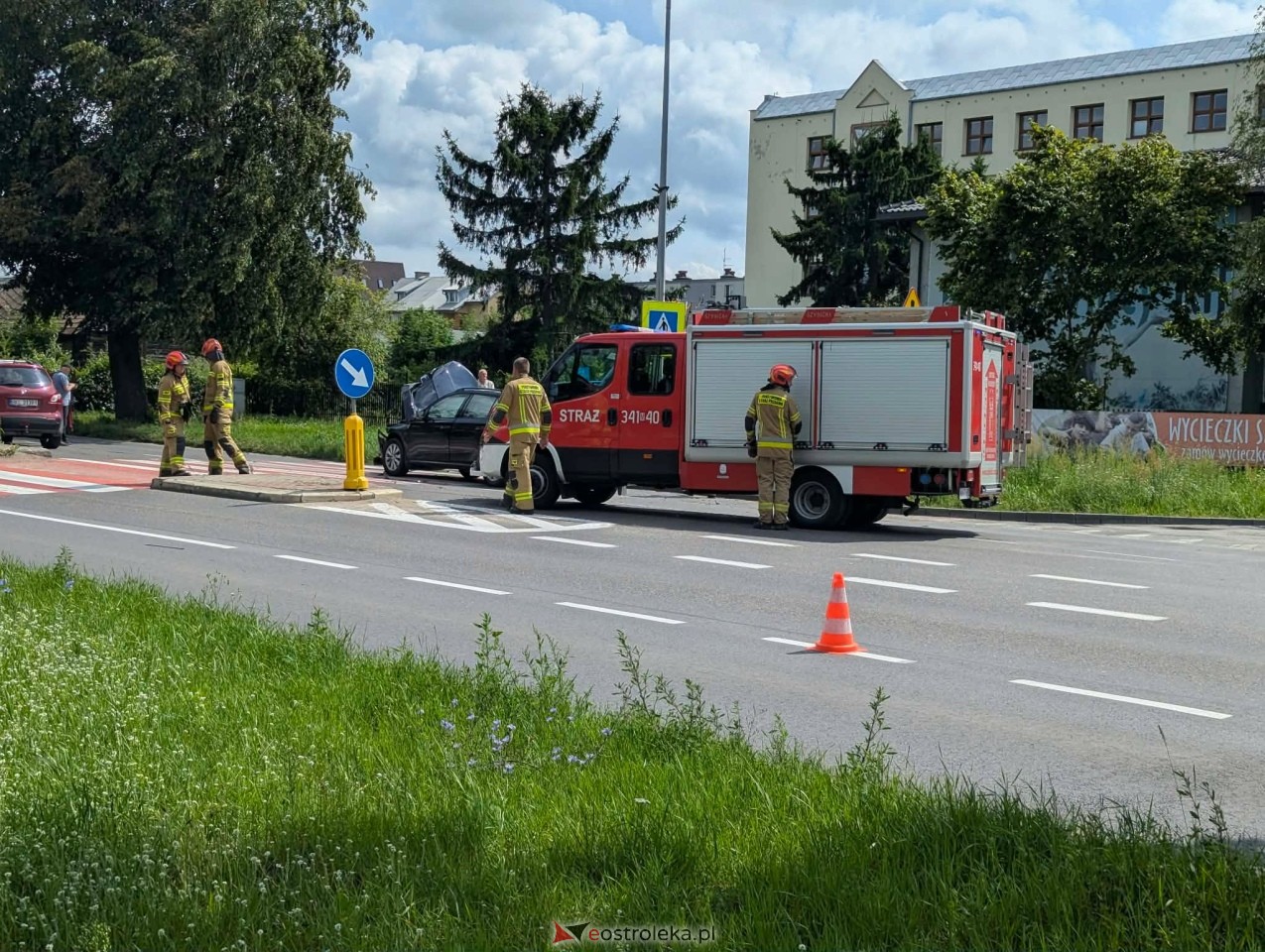 Zderzenie dwóch aut przy ul. 11 Listopada w Ostrołęce [27.07.2026] - zdjęcie #1 - eOstroleka.pl