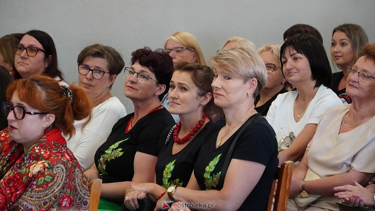 Wręczenie czeków ze wsparciem od ARiMR dla KGW z powiatu ostrołęckiego [28.07.2026] - zdjęcie #63 - eOstroleka.pl