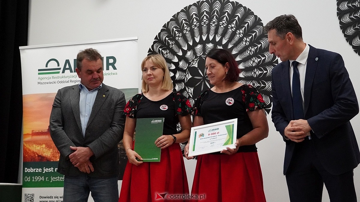 Wręczenie czeków ze wsparciem od ARiMR dla KGW z powiatu ostrołęckiego [28.07.2026] - zdjęcie #50 - eOstroleka.pl