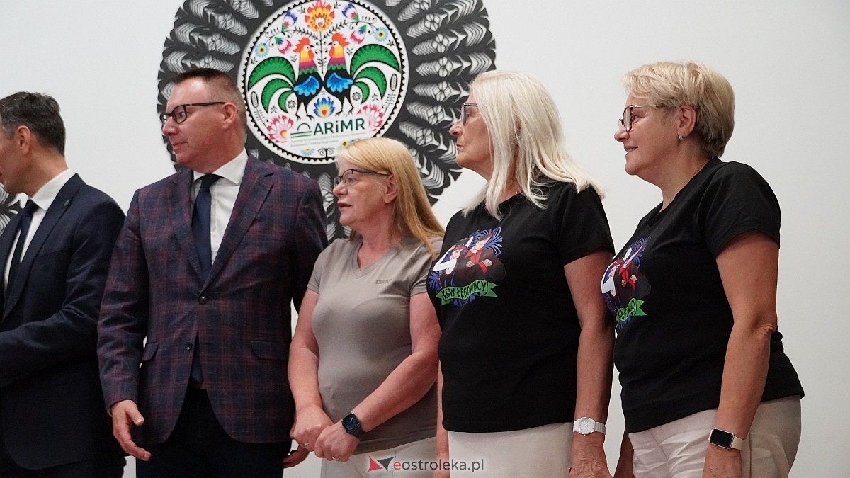 Wręczenie czeków ze wsparciem od ARiMR dla KGW z powiatu ostrołęckiego [28.07.2026] - zdjęcie #48 - eOstroleka.pl