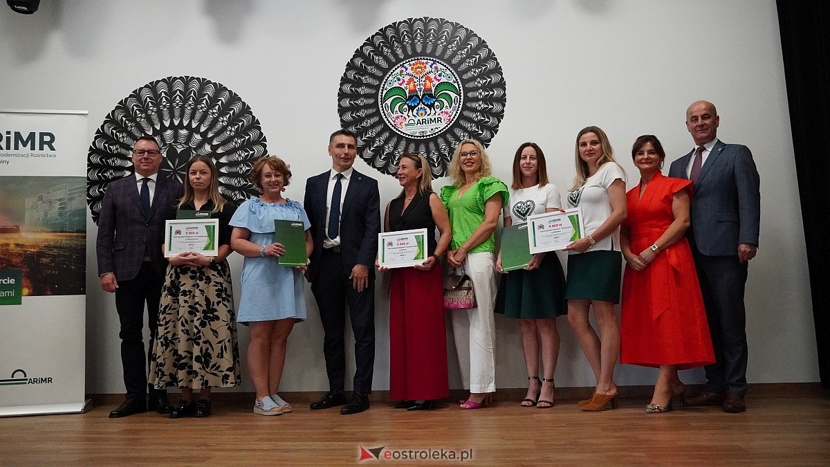 Wręczenie czeków ze wsparciem od ARiMR dla KGW z powiatu ostrołęckiego [28.07.2026] - zdjęcie #42 - eOstroleka.pl