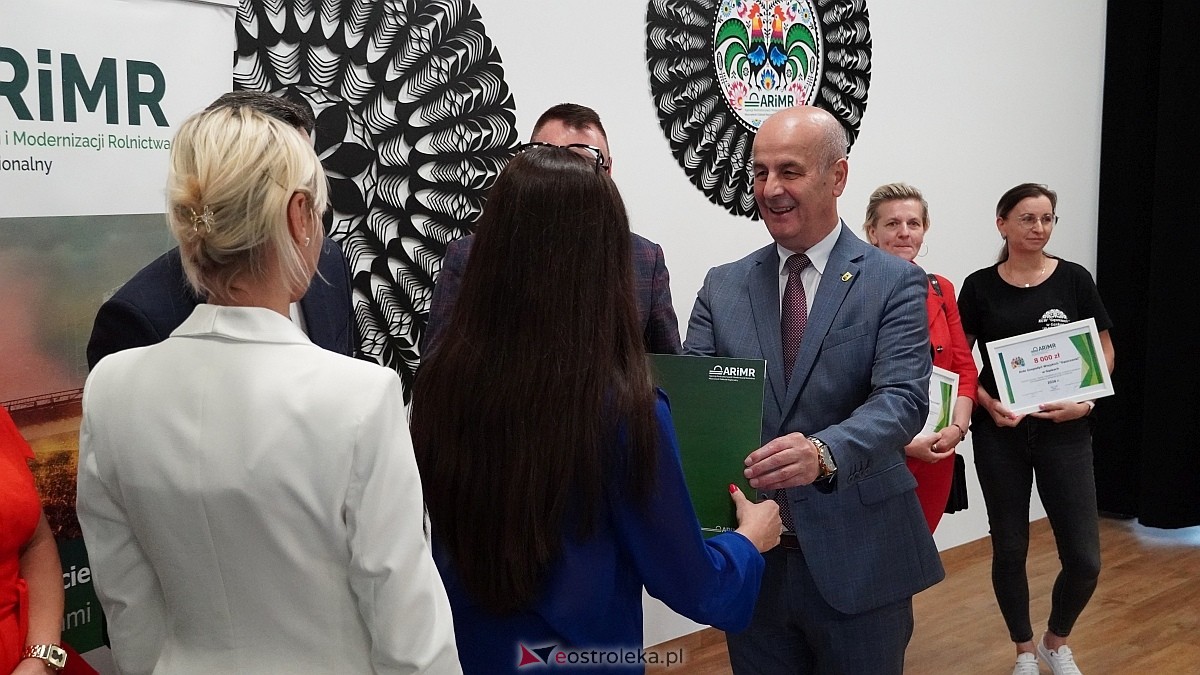 Wręczenie czeków ze wsparciem od ARiMR dla KGW z powiatu ostrołęckiego [28.07.2026] - zdjęcie #41 - eOstroleka.pl
