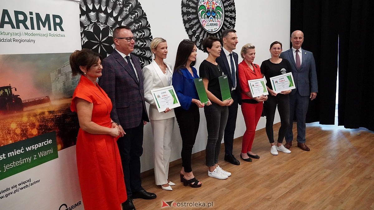 Wręczenie czeków ze wsparciem od ARiMR dla KGW z powiatu ostrołęckiego [28.07.2026] - zdjęcie #40 - eOstroleka.pl