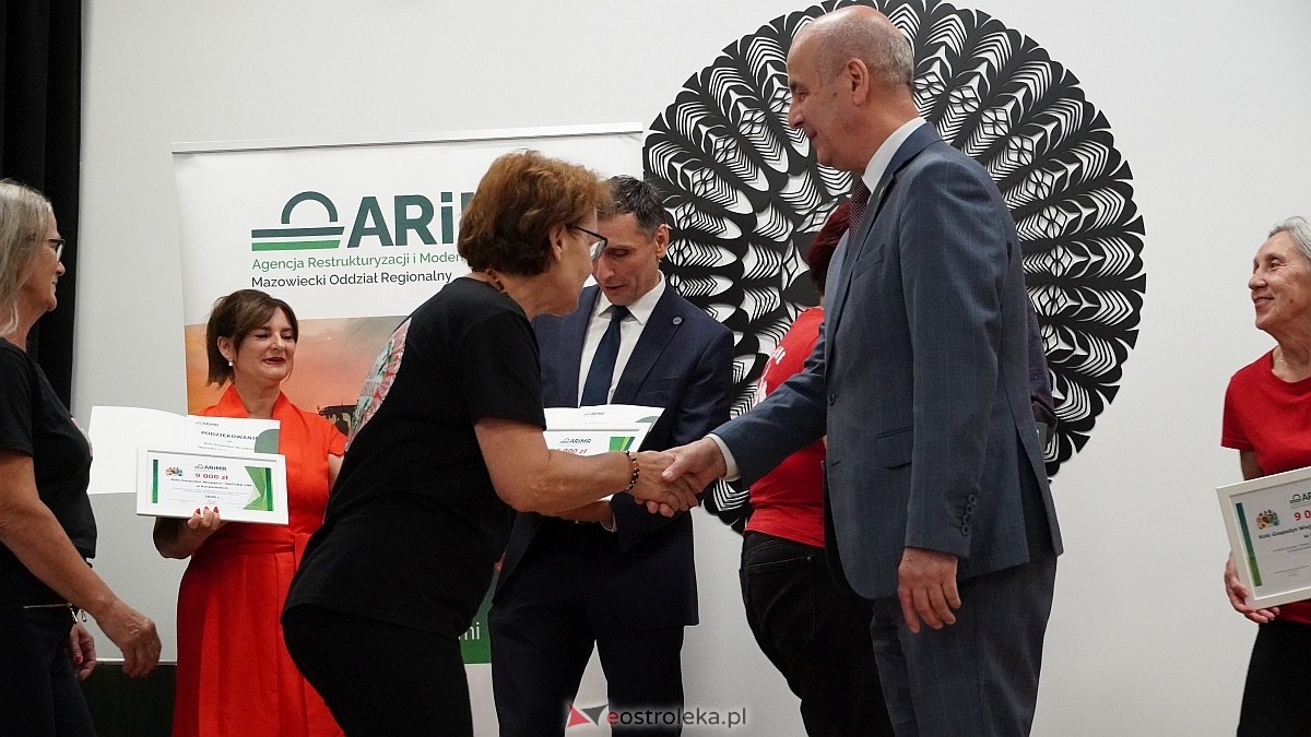 Wręczenie czeków ze wsparciem od ARiMR dla KGW z powiatu ostrołęckiego [28.07.2026] - zdjęcie #37 - eOstroleka.pl