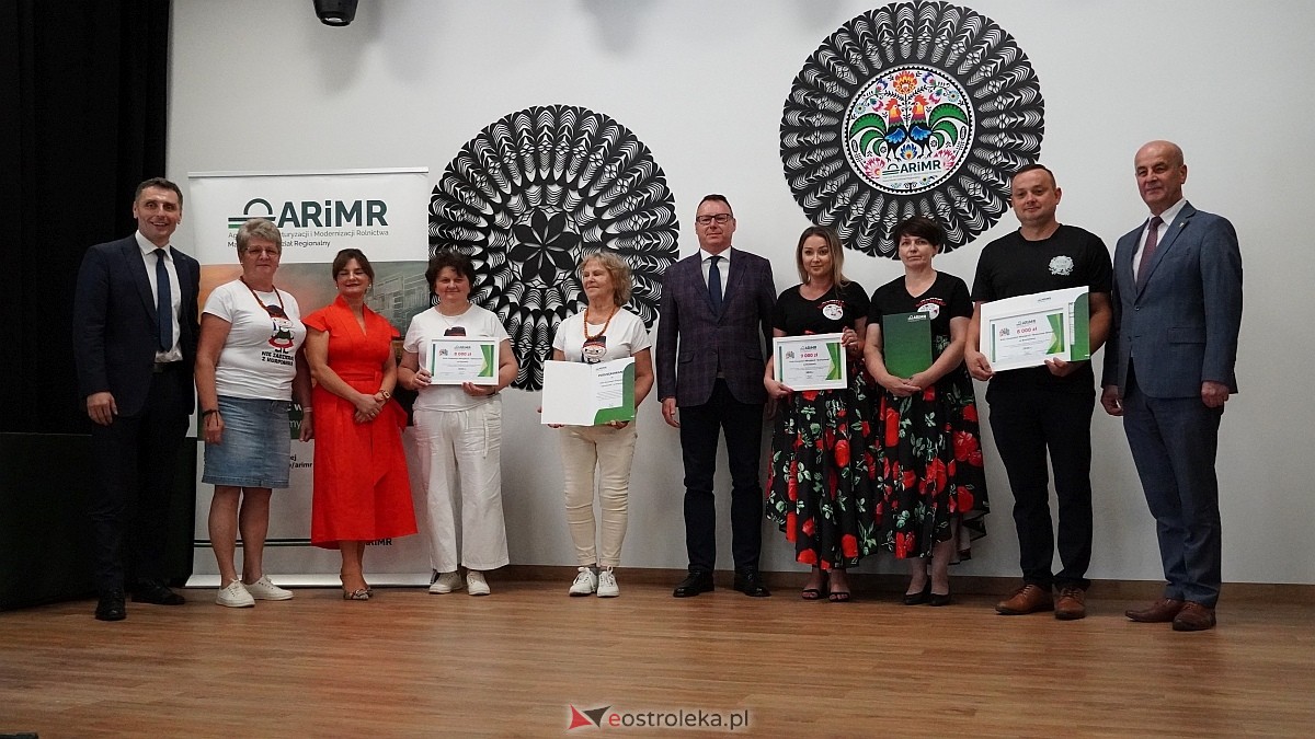 Wręczenie czeków ze wsparciem od ARiMR dla KGW z powiatu ostrołęckiego [28.07.2026] - zdjęcie #34 - eOstroleka.pl
