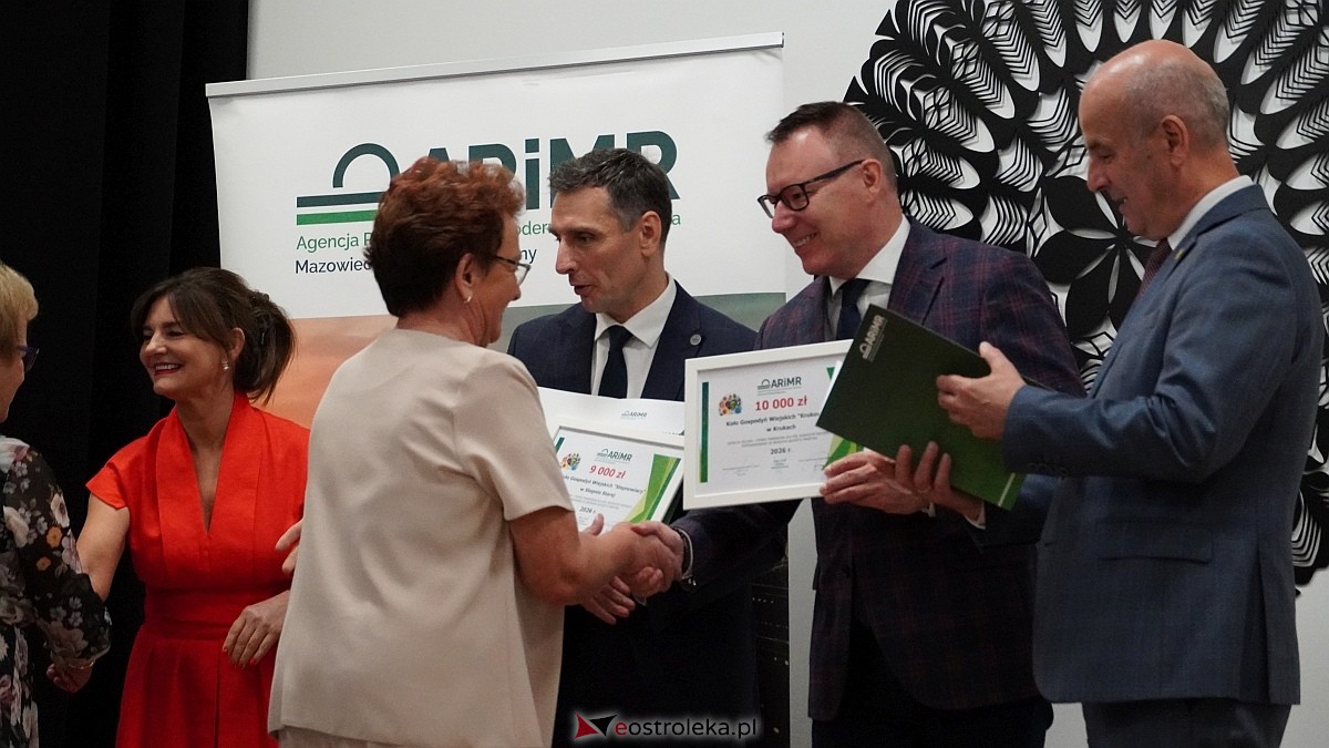 Wręczenie czeków ze wsparciem od ARiMR dla KGW z powiatu ostrołęckiego [28.07.2026] - zdjęcie #33 - eOstroleka.pl