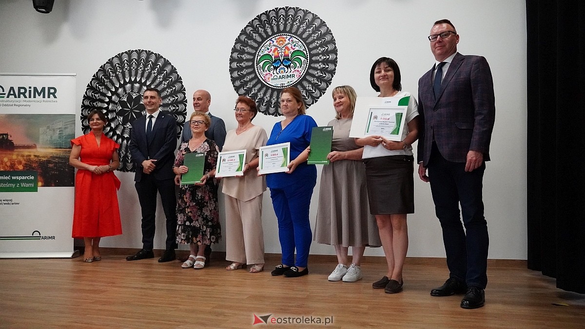 Wręczenie czeków ze wsparciem od ARiMR dla KGW z powiatu ostrołęckiego [28.07.2026] - zdjęcie #31 - eOstroleka.pl