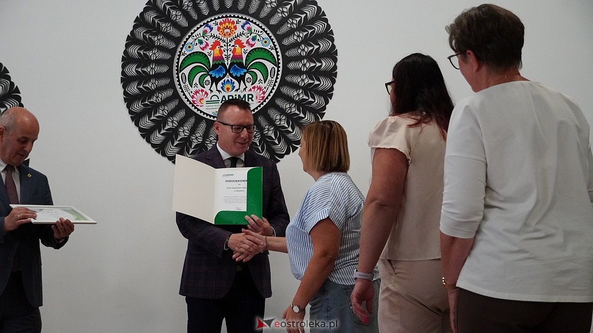 Wręczenie czeków ze wsparciem od ARiMR dla KGW z powiatu ostrołęckiego [28.07.2026] - zdjęcie #30 - eOstroleka.pl