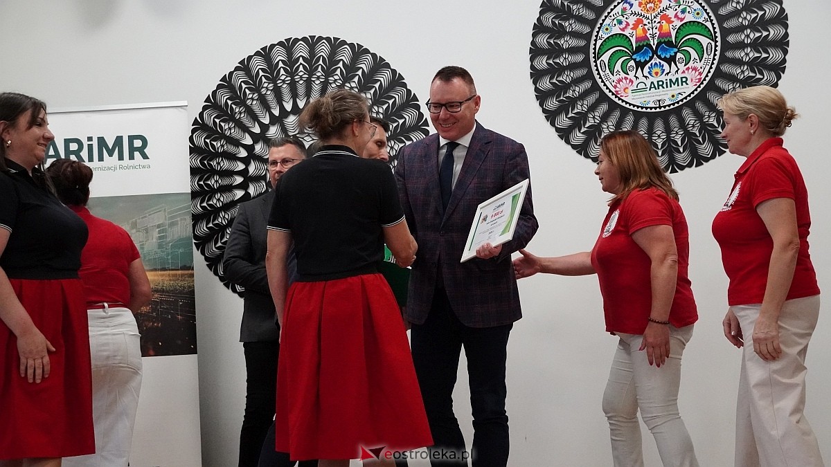 Wręczenie czeków ze wsparciem od ARiMR dla KGW z powiatu ostrołęckiego [28.07.2026] - zdjęcie #28 - eOstroleka.pl