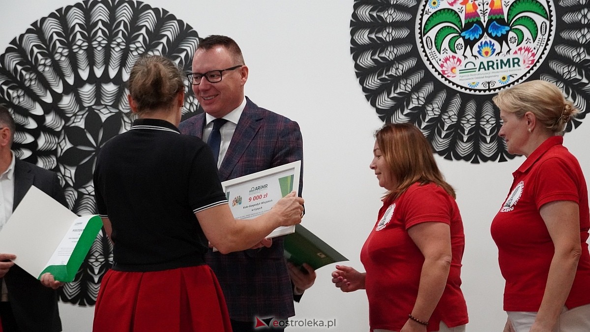 Wręczenie czeków ze wsparciem od ARiMR dla KGW z powiatu ostrołęckiego [28.07.2026] - zdjęcie #27 - eOstroleka.pl