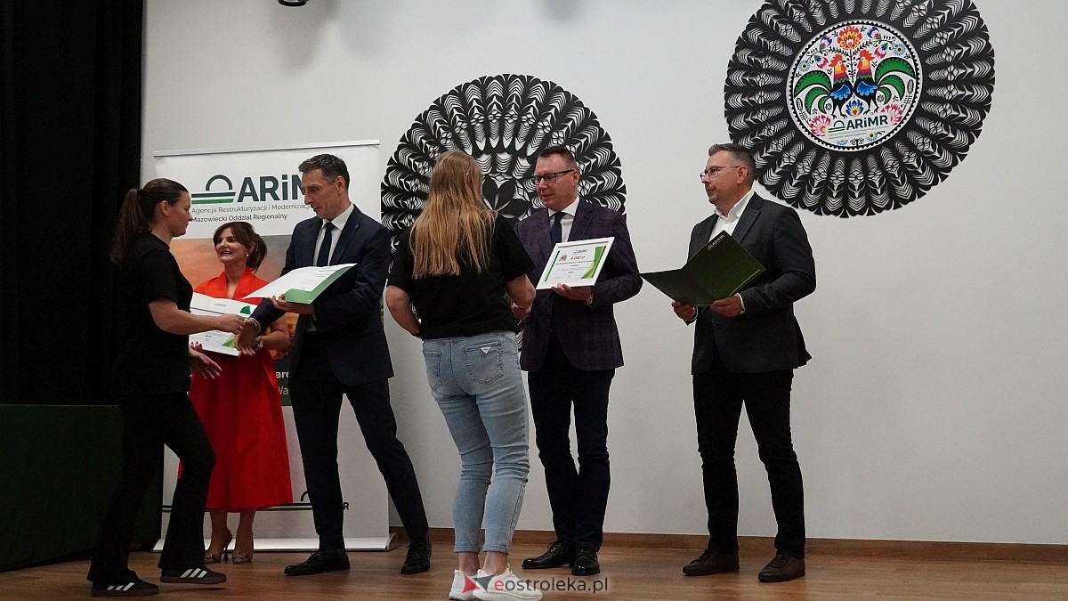Wręczenie czeków ze wsparciem od ARiMR dla KGW z powiatu ostrołęckiego [28.07.2026] - zdjęcie #25 - eOstroleka.pl
