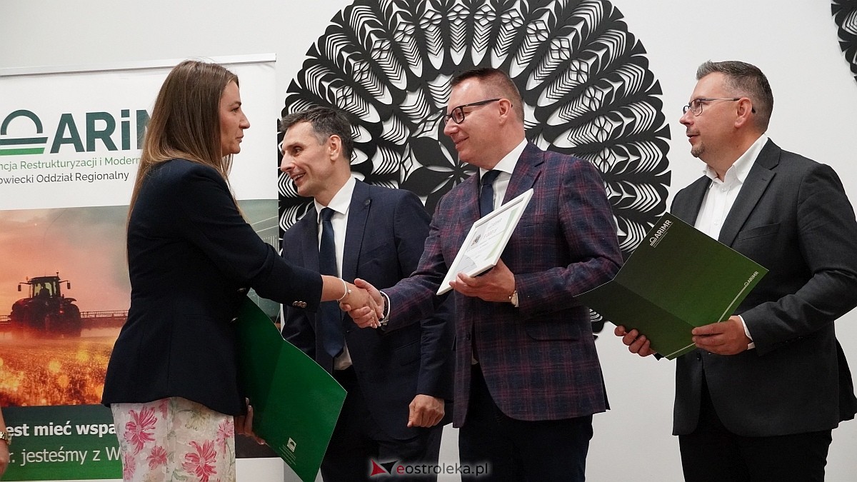 Wręczenie czeków ze wsparciem od ARiMR dla KGW z powiatu ostrołęckiego [28.07.2026] - zdjęcie #22 - eOstroleka.pl