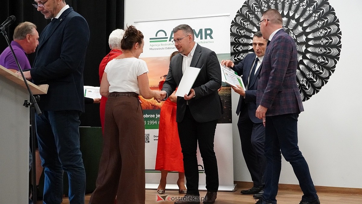 Wręczenie czeków ze wsparciem od ARiMR dla KGW z powiatu ostrołęckiego [28.07.2026] - zdjęcie #19 - eOstroleka.pl