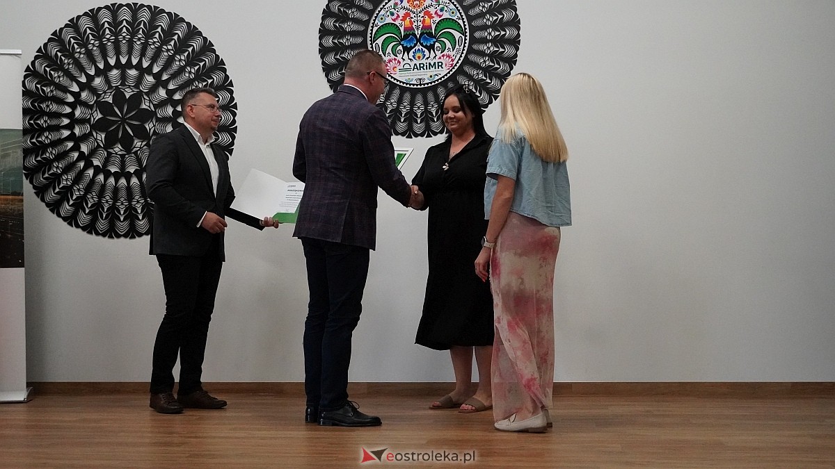 Wręczenie czeków ze wsparciem od ARiMR dla KGW z powiatu ostrołęckiego [28.07.2026] - zdjęcie #16 - eOstroleka.pl