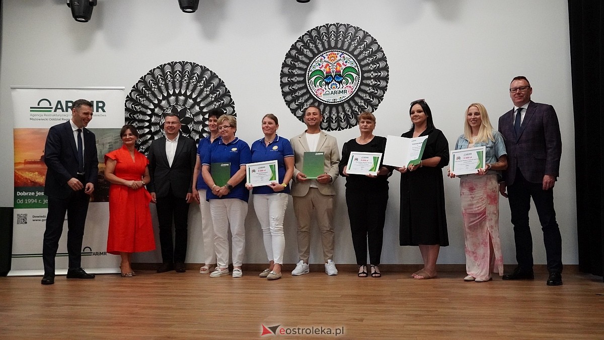 Wręczenie czeków ze wsparciem od ARiMR dla KGW z powiatu ostrołęckiego [28.07.2026] - zdjęcie #13 - eOstroleka.pl
