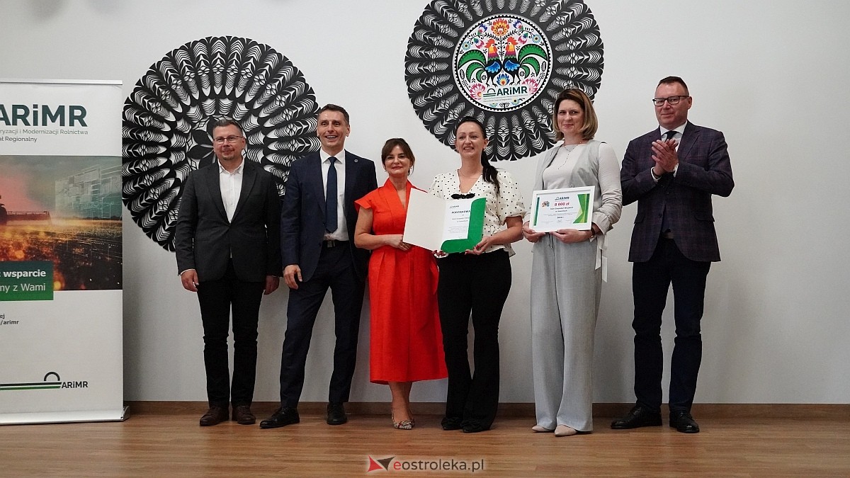 Wręczenie czeków ze wsparciem od ARiMR dla KGW z powiatu ostrołęckiego [28.07.2026] - zdjęcie #10 - eOstroleka.pl