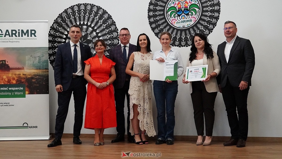 Wręczenie czeków ze wsparciem od ARiMR dla KGW z powiatu ostrołęckiego [28.07.2026] - zdjęcie #9 - eOstroleka.pl