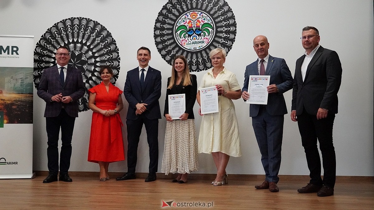 Wręczenie czeków ze wsparciem od ARiMR dla KGW z powiatu ostrołęckiego [28.07.2026] - zdjęcie #5 - eOstroleka.pl
