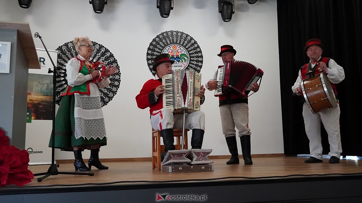 Wręczenie czeków ze wsparciem od ARiMR dla KGW z powiatu ostrołęckiego [28.07.2026] - zdjęcie #1 - eOstroleka.pl