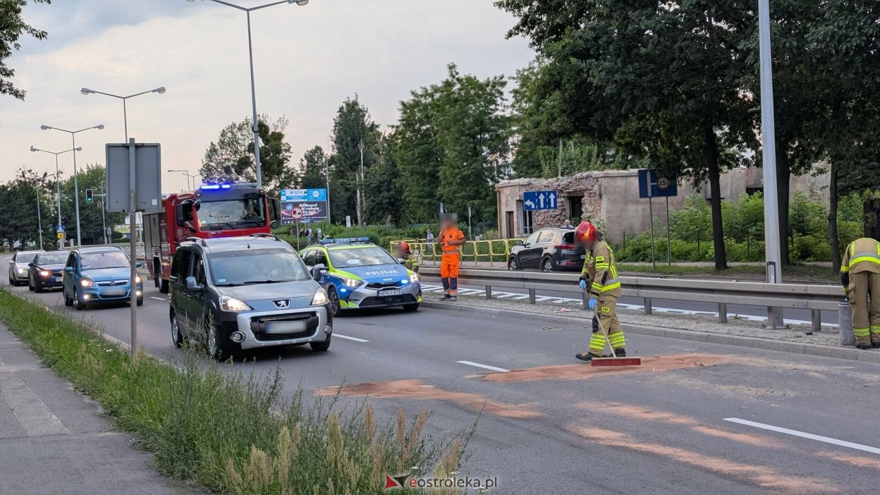 Kolizja dwóch aut na Traugutta [06.08.2026] - zdjęcie #1 - eOstroleka.pl