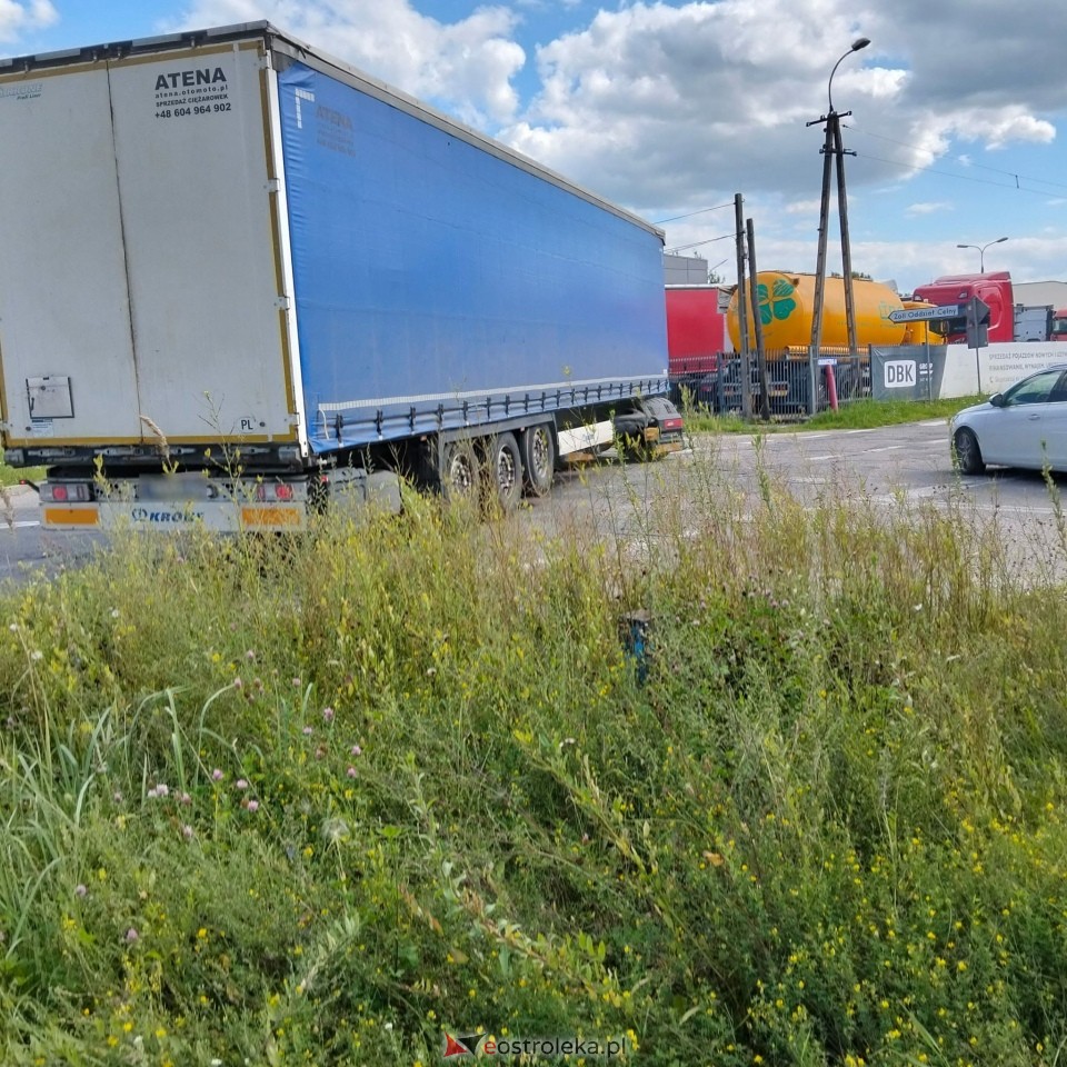 Awaria ciężarówki na skrzyżowaniu Ławskiej i Granicznej [07.08.2026] - zdjęcie #1 - eOstroleka.pl