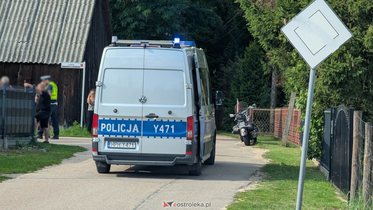 Wypadek z udziałem motocyklisty i auta osobowego w Grabowie [08.08.2026] - zdjęcie #2 - eOstroleka.pl