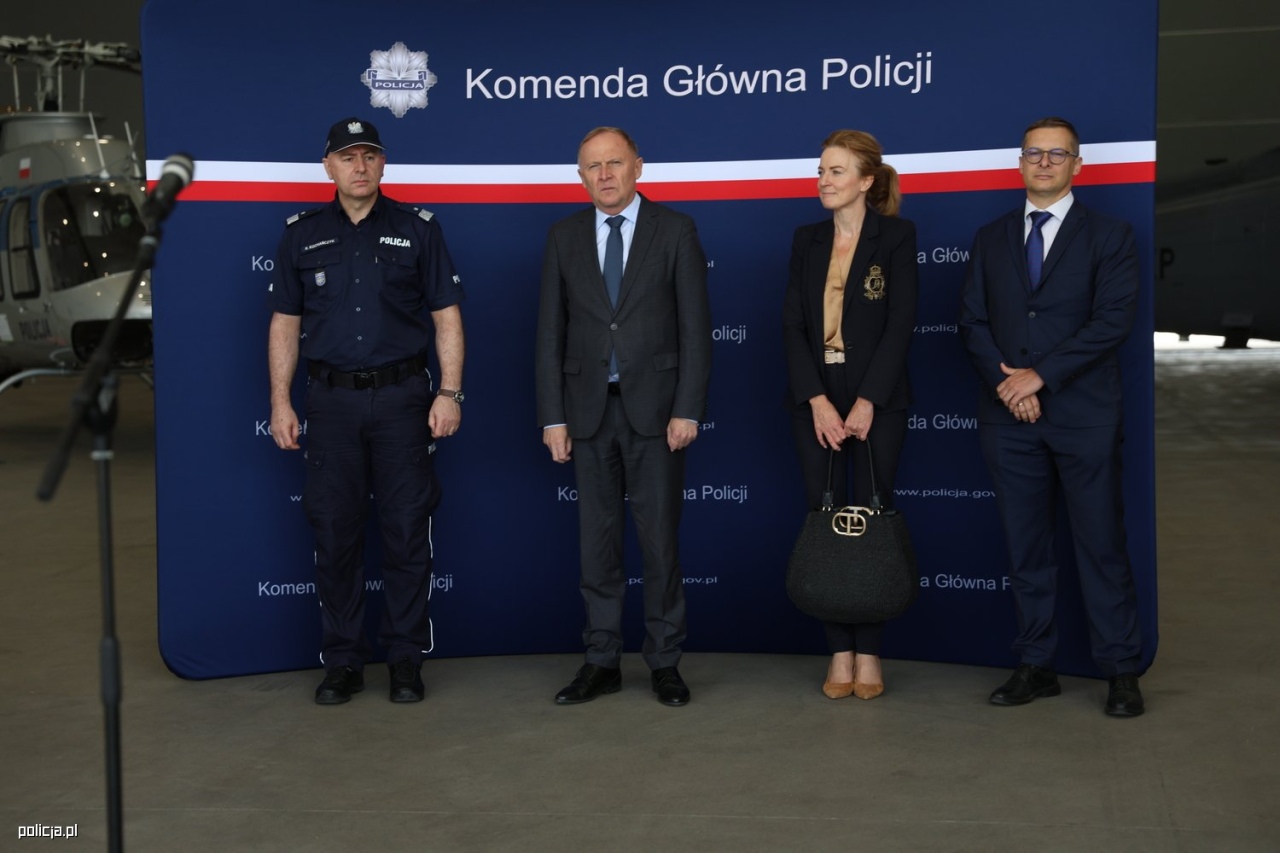 Nowe radiowozy dla policji [13.08.2026] - zdjęcie #19 - eOstroleka.pl