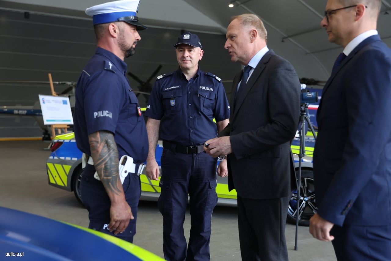 Nowe radiowozy dla policji [13.08.2026] - zdjęcie #18 - eOstroleka.pl