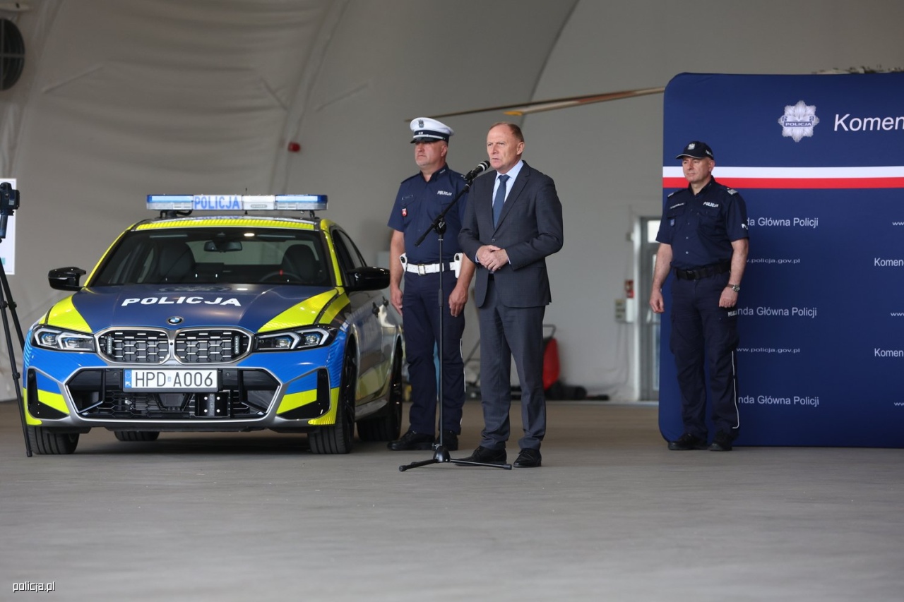 Nowe radiowozy dla policji [13.08.2026] - zdjęcie #16 - eOstroleka.pl