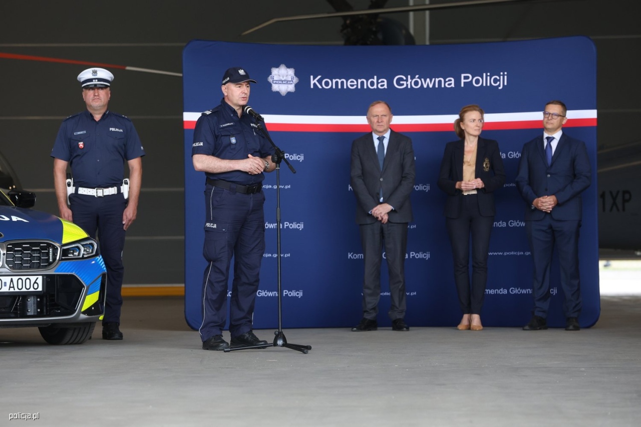 Nowe radiowozy dla policji [13.08.2026] - zdjęcie #14 - eOstroleka.pl