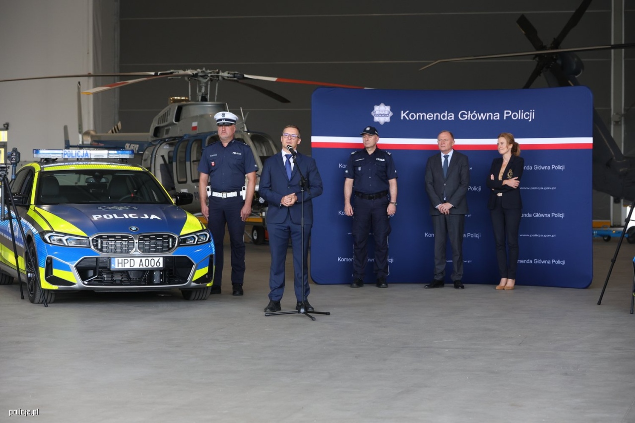 Nowe radiowozy dla policji [13.08.2026] - zdjęcie #13 - eOstroleka.pl