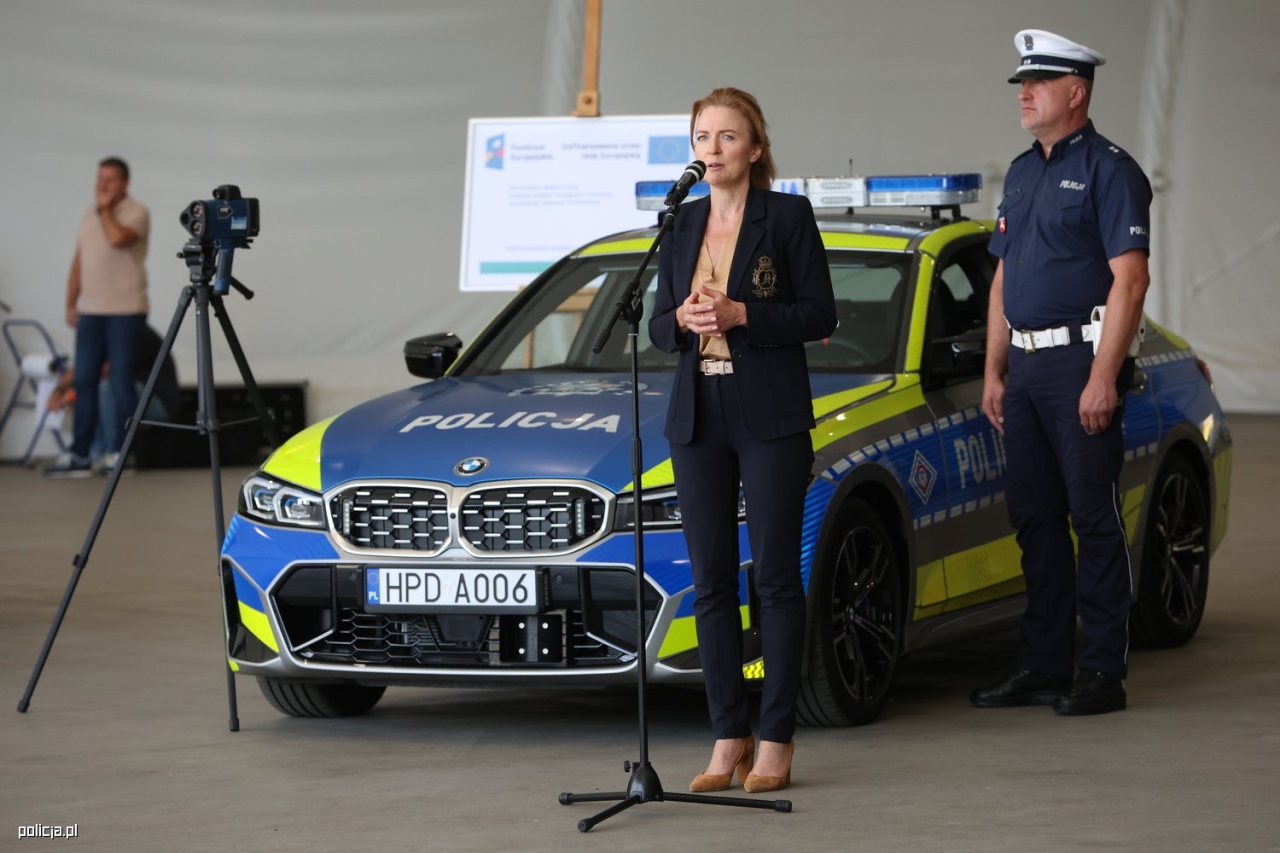 Nowe radiowozy dla policji [13.08.2026] - zdjęcie #12 - eOstroleka.pl