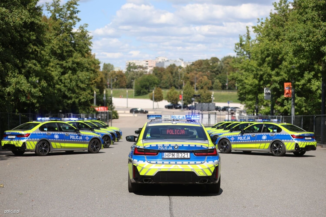Nowe radiowozy dla policji [13.08.2026] - zdjęcie #3 - eOstroleka.pl