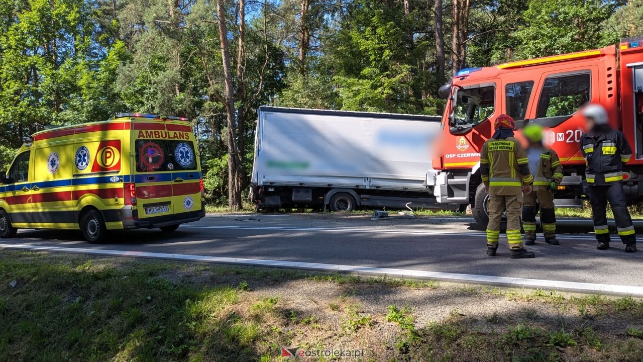 Zderzenie dwóch ciężarówek w Czerwinie [13.08.2026] - zdjęcie #6 - eOstroleka.pl