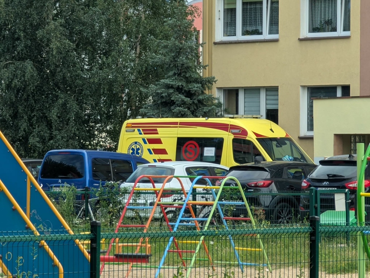 Akcja ratunkowa na osiedlu Śródmieście w Ostrołęce [13.08.2026] - zdjęcie #1 - eOstroleka.pl